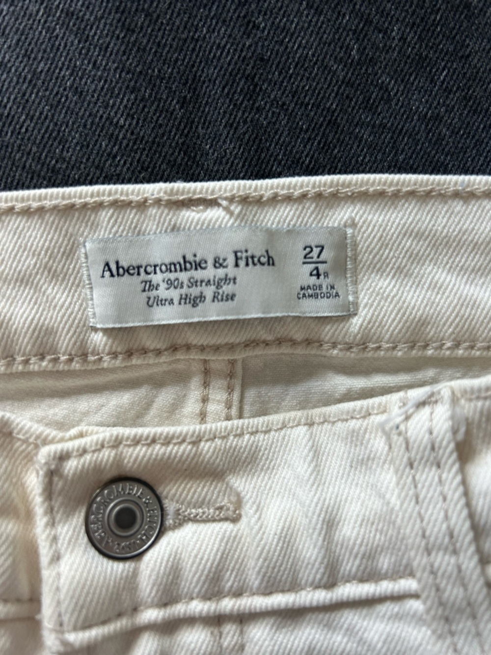 Abercrombie & Fitch Off-White Relaxed Jeans - Picture 2 of 4